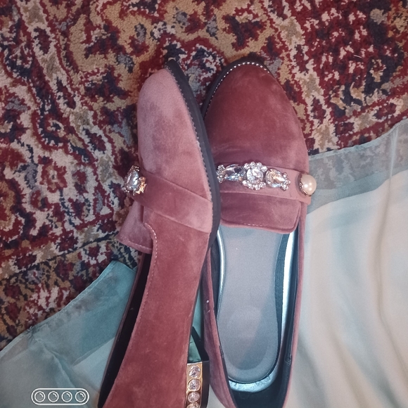 Mauve velvet rhinestone loafers 1" heel sz 8.5 - Picture 2 of 3